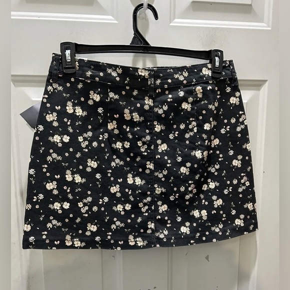 ⭐️$5 Add-on NWT A Line Black Floral Denim Skirt Sz X-Large - Picture 5 of 10